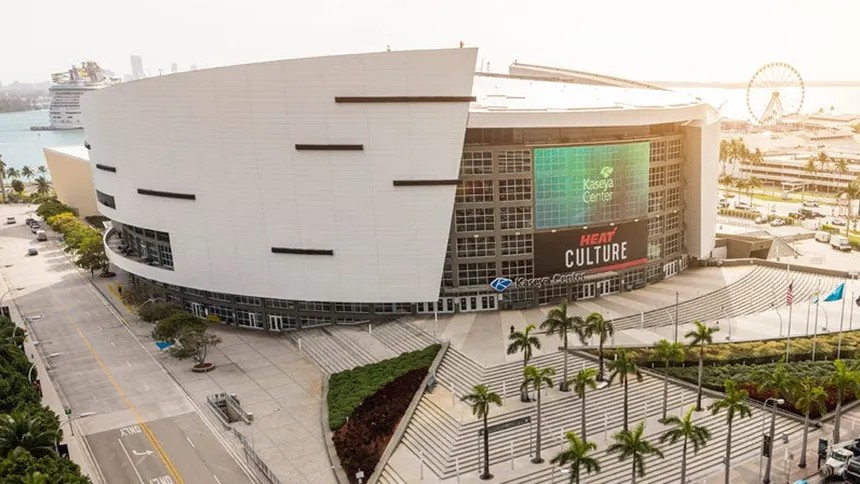 GTA 6: in arrivo un enorme cartello Vice City sul tetto del Kaseya Center?